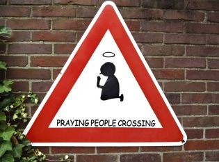 Praying_people_crossing